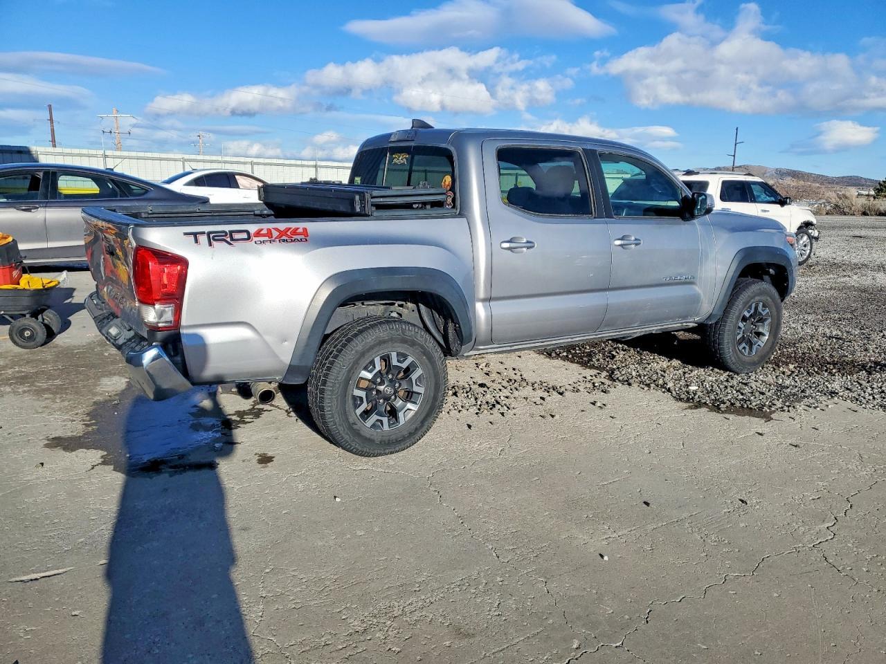 2017 Toyota Tacoma Double Cab - Image 3