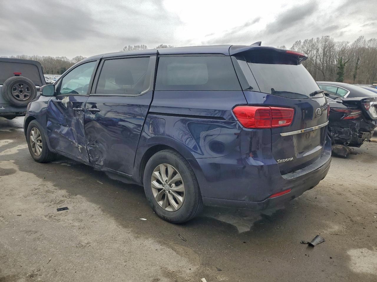 2020 Kia Sedona Lx - Фото 2