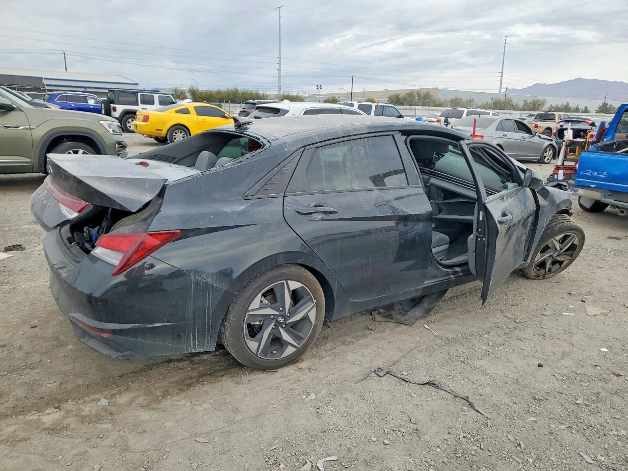 2023 Hyundai Elantra Sel - Фото 3