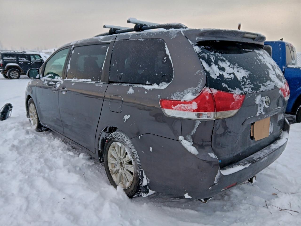 2011 Toyota Sienna Le - Фото 2