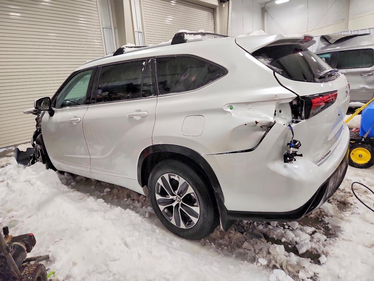 2022 Toyota Highlander Xle - Image 2