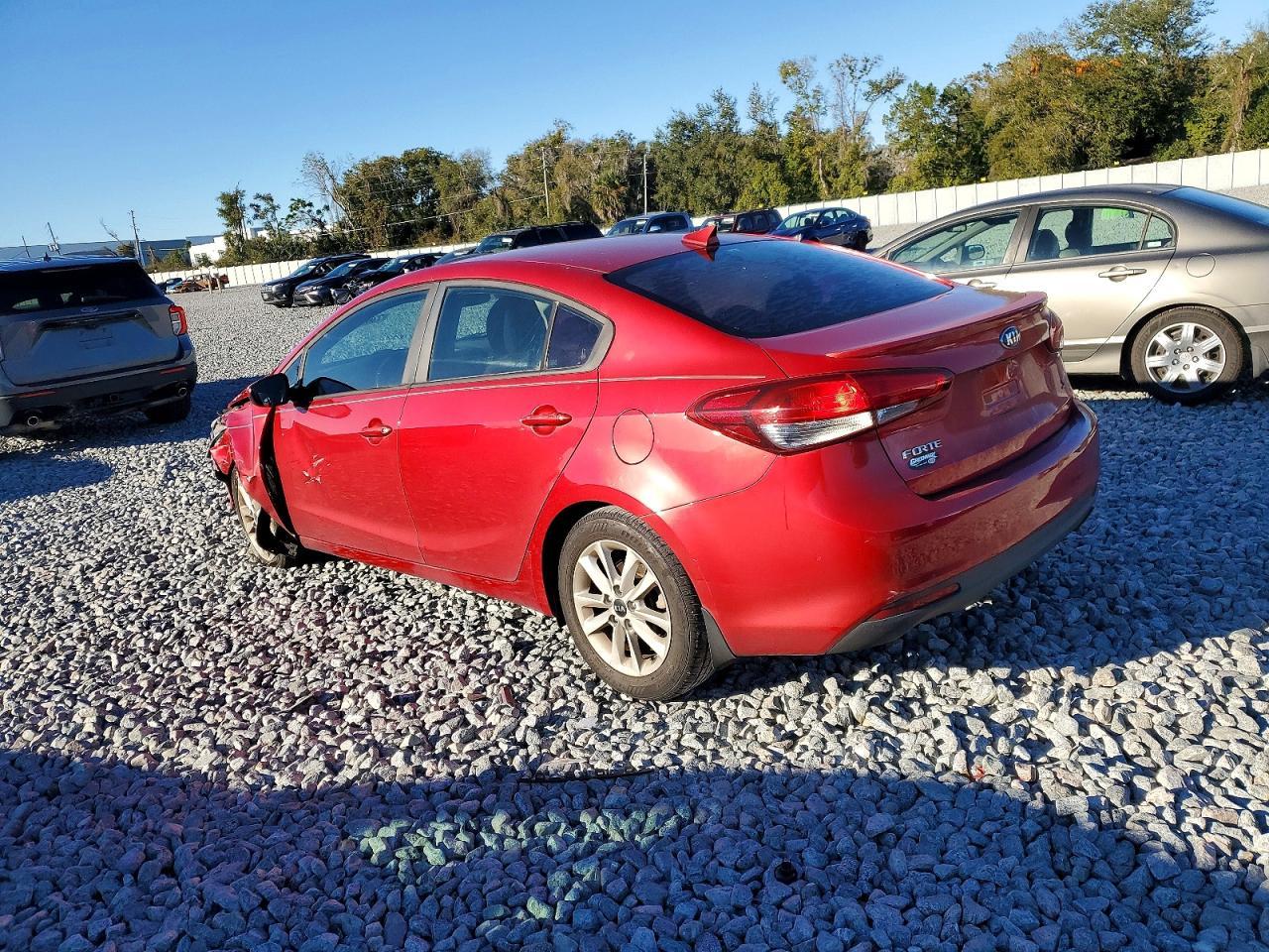 2017 Kia Forte S - Фото 2