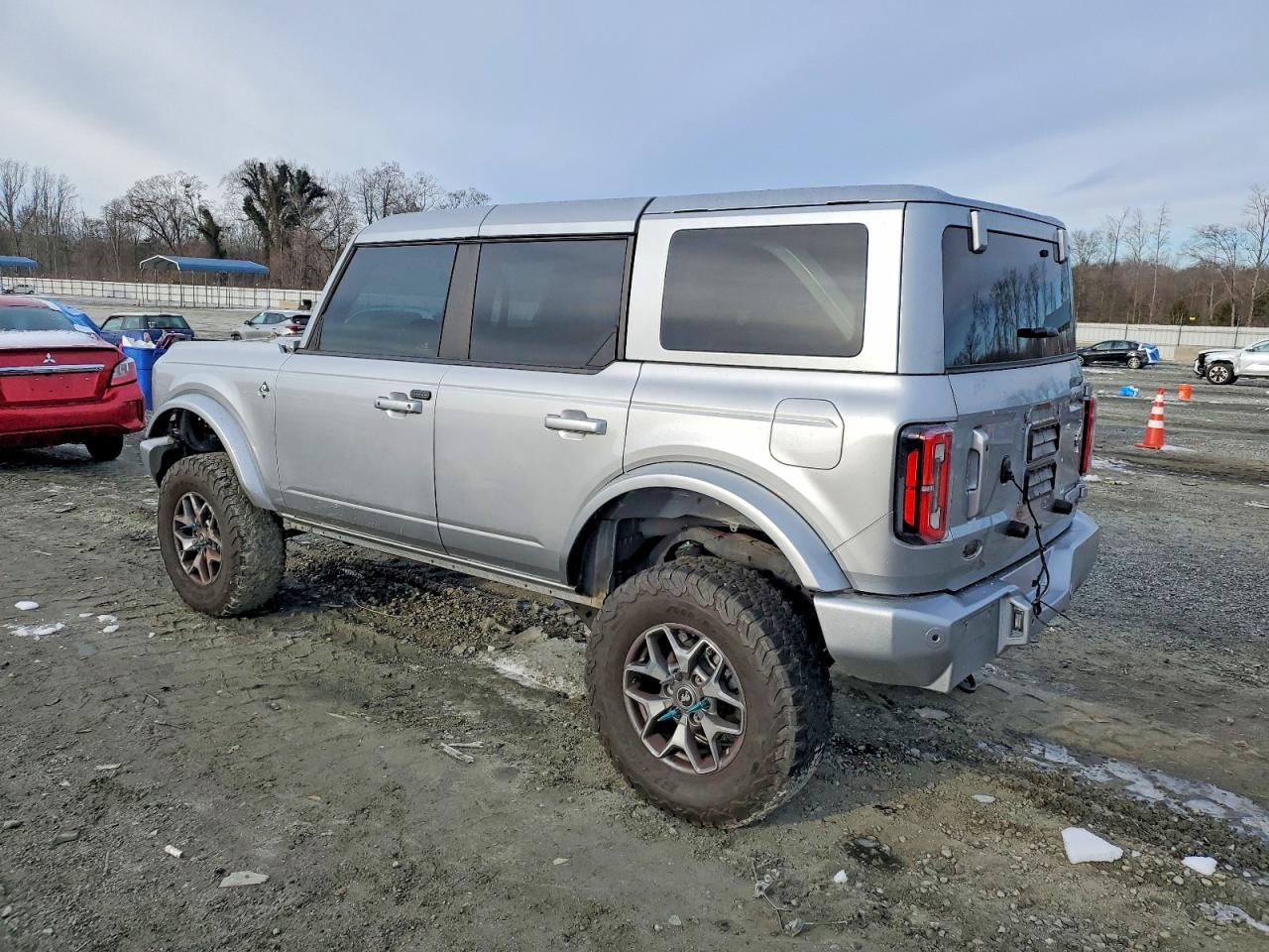 2022 Ford Bronco Base - Фото 2