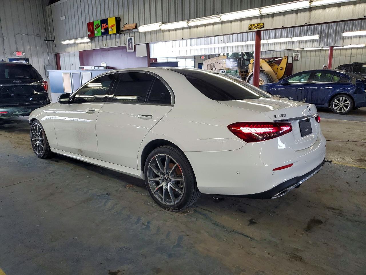 2021 Mercedes-Benz E 350 4Matic - Фото 2