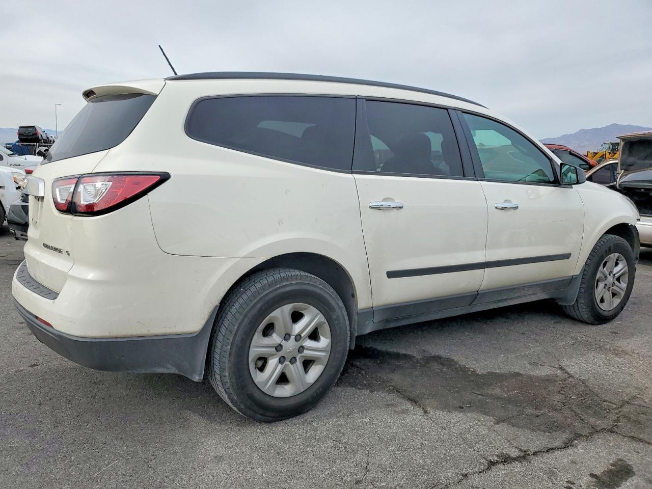 2014 Chevrolet Traverse Ls - Фото 3