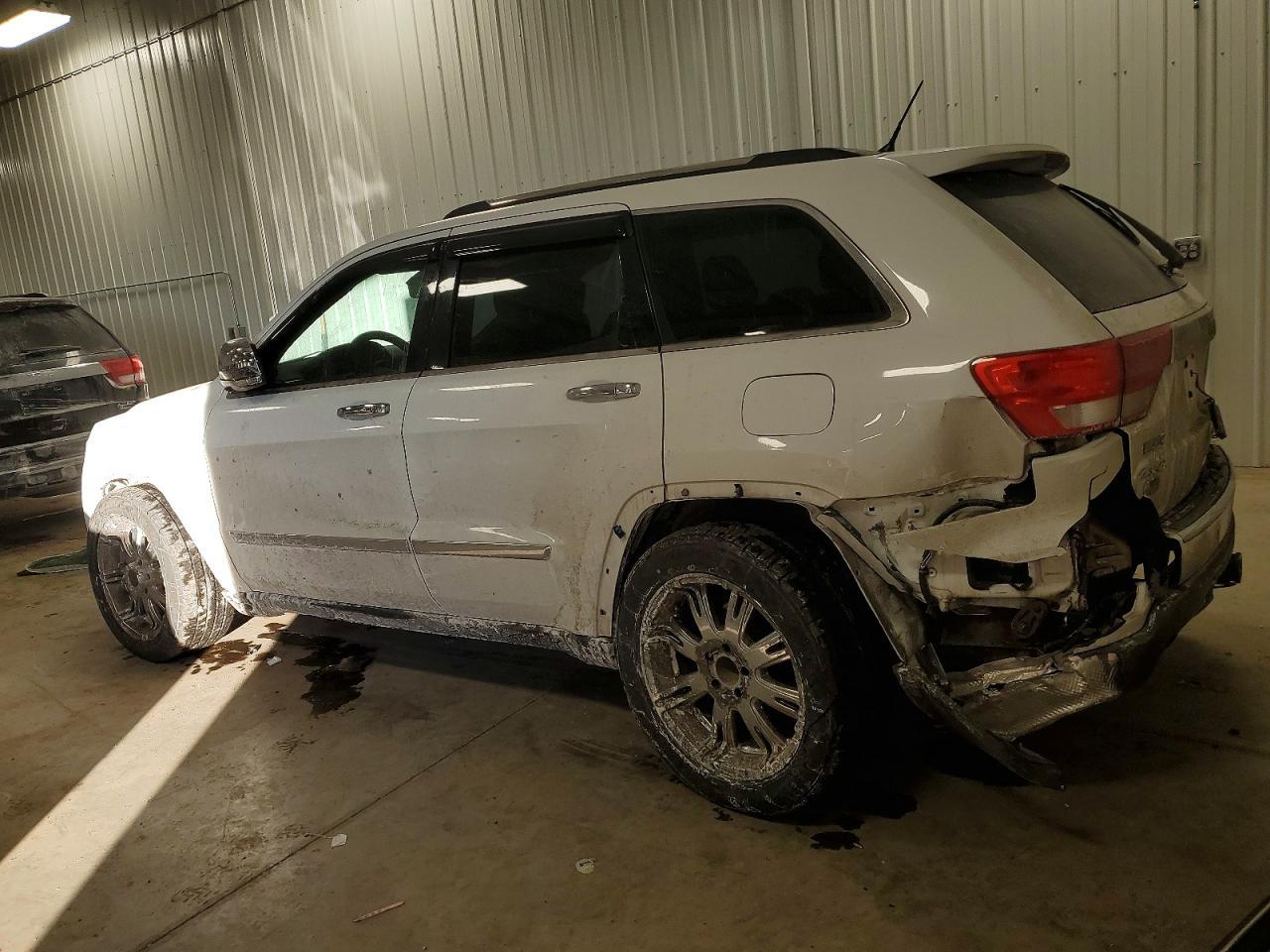 2013 Jeep Grand Cherokee Overland - Image 2