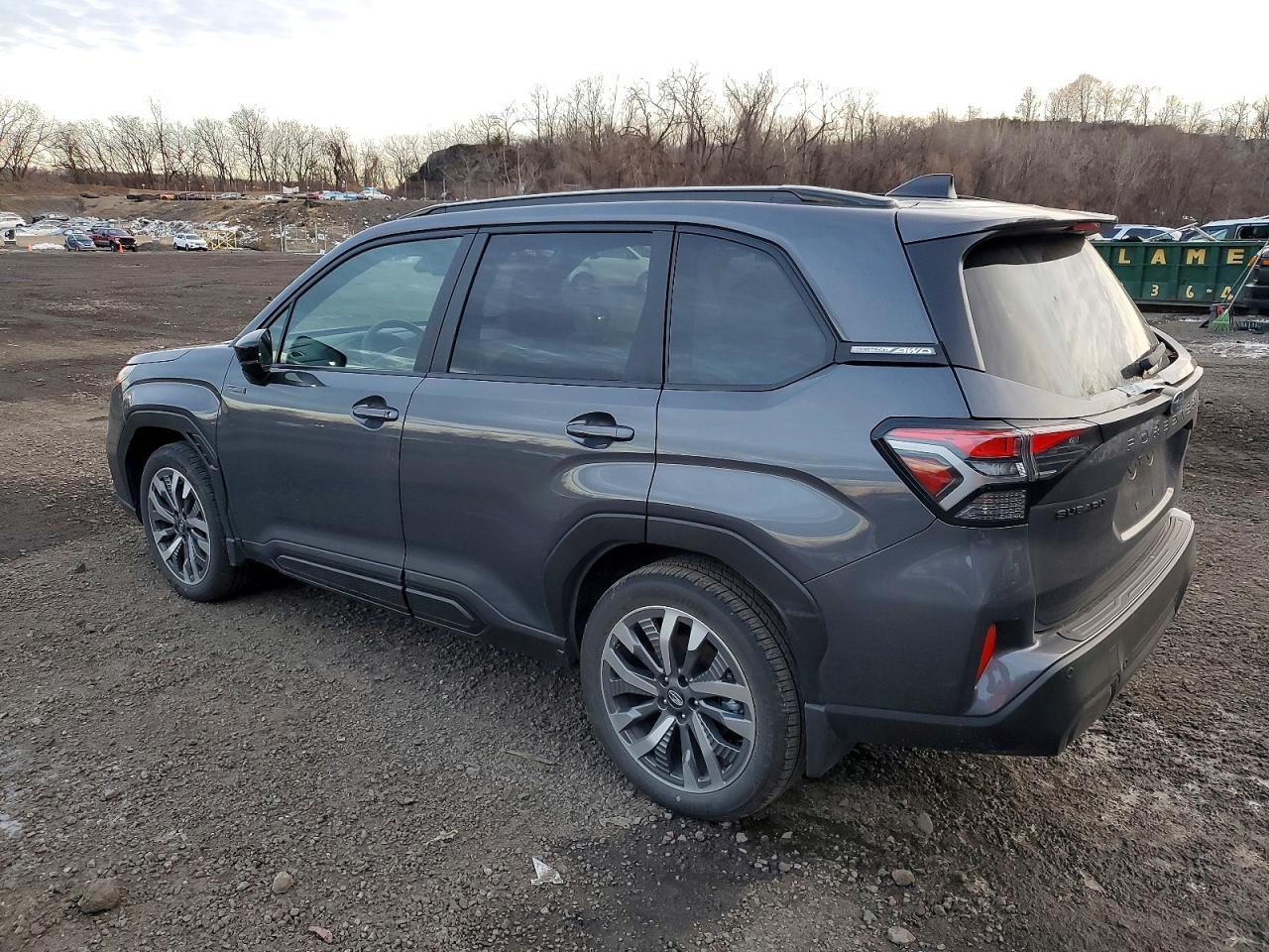 2025 Subaru Forester Touring - Фото 2