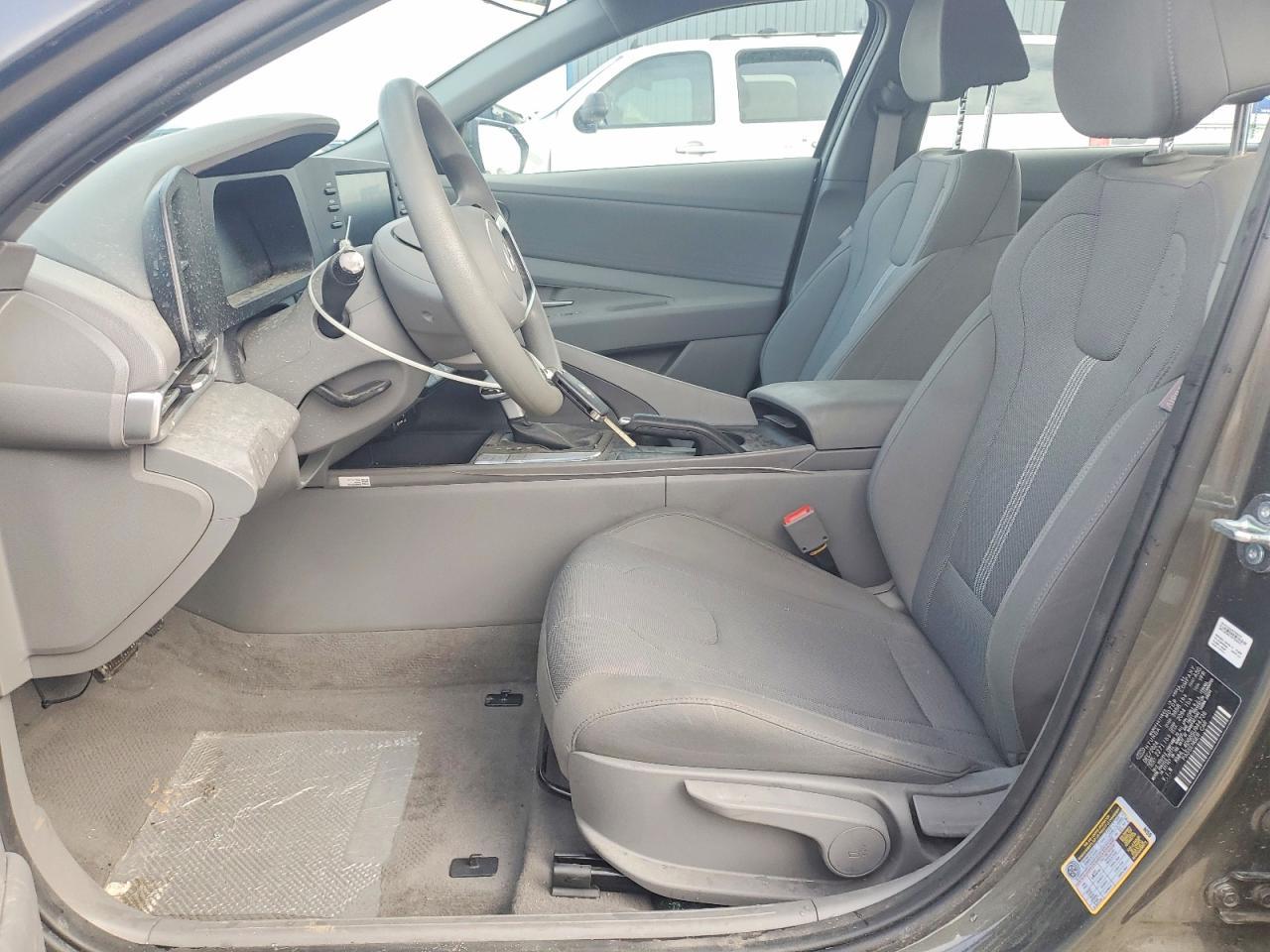 2025 Hyundai Elantra Se - Image 7