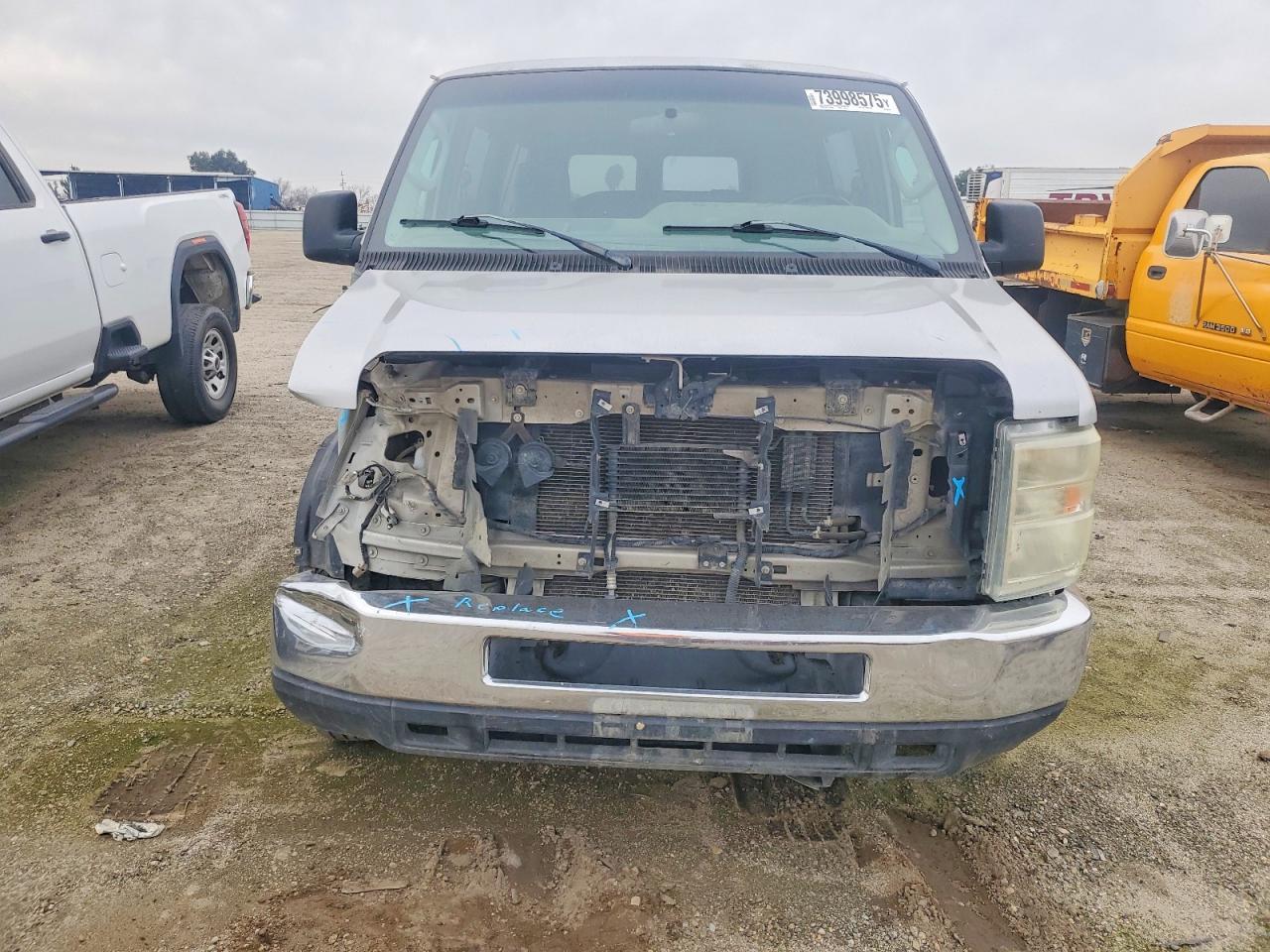 2009 Ford Econoline E350 Super Duty Wagon - Image 5