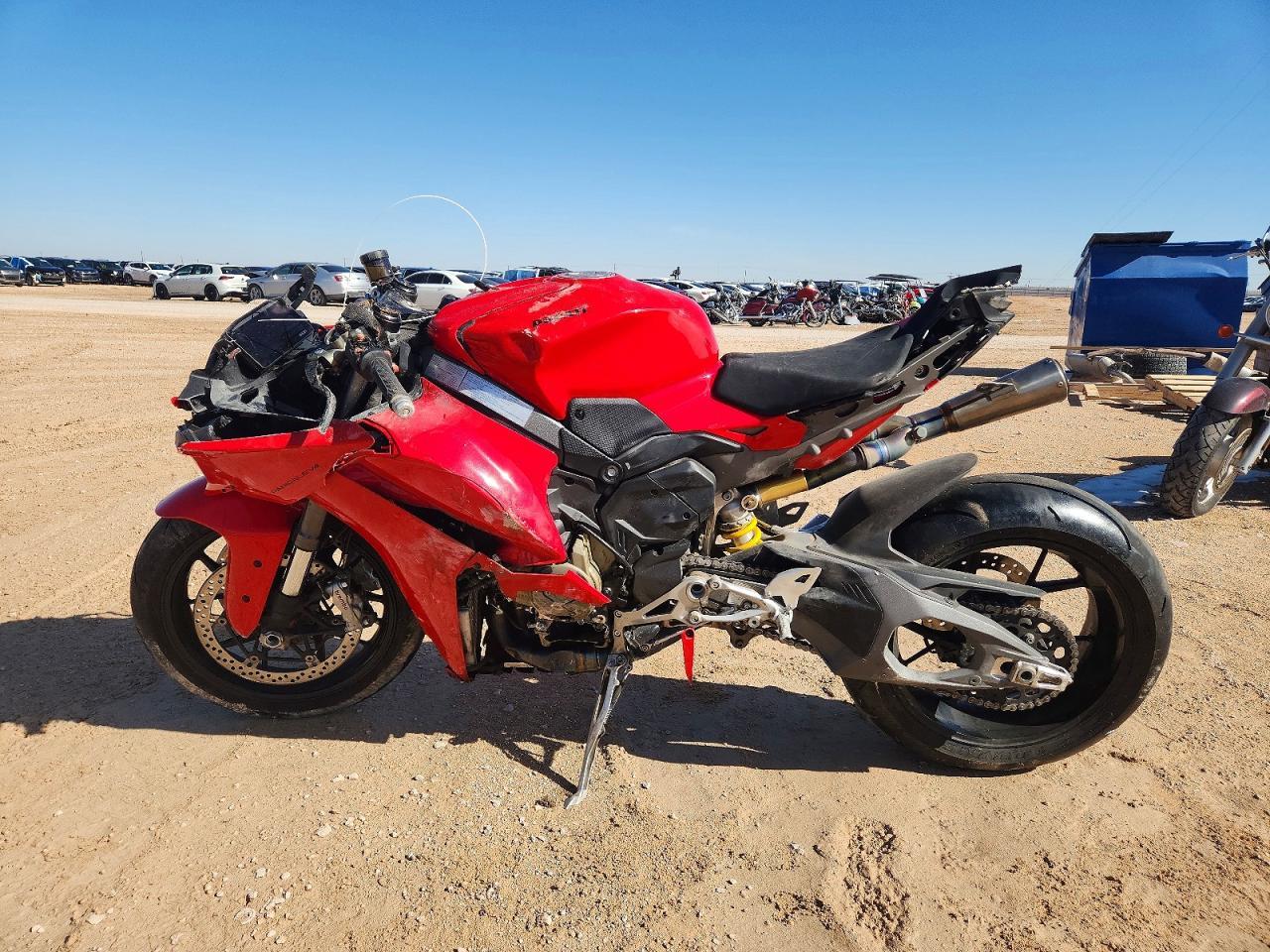 2025 Ducati Panigale V4 - Image 3