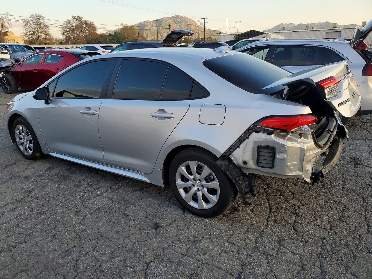 2024 Toyota Corolla Le - Фото 2