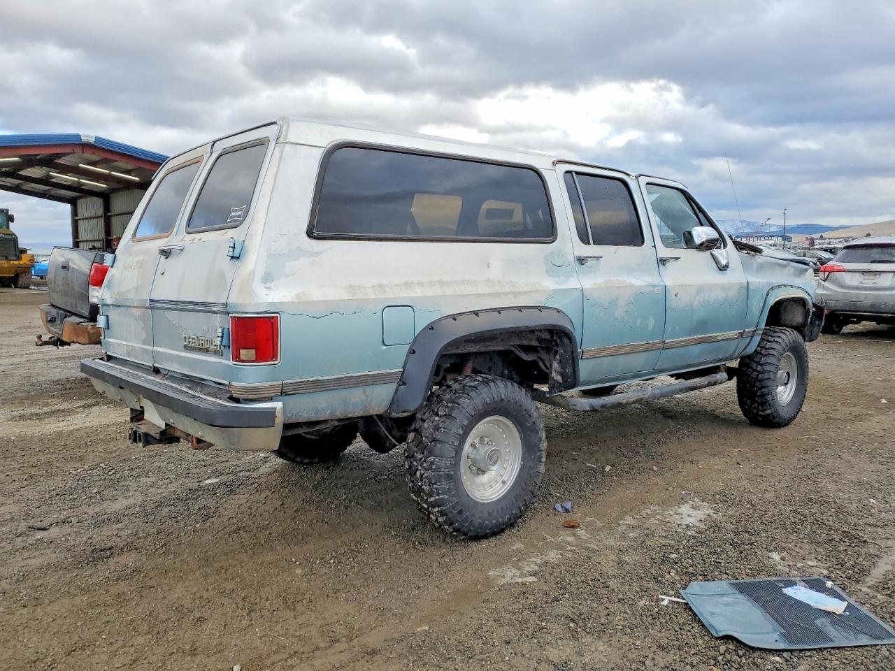 1990 Chevrolet Suburban V2500 - Image 3