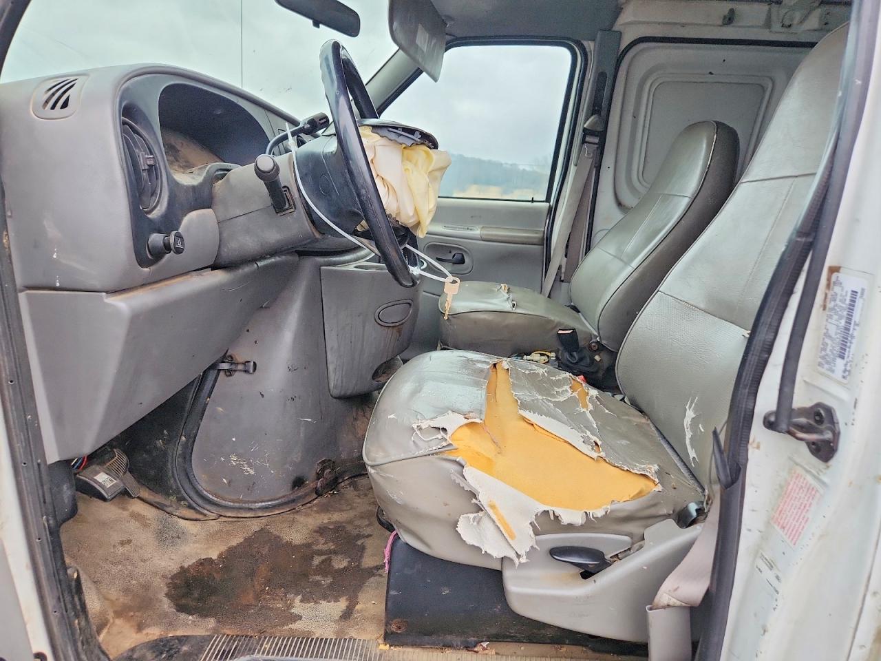 1998 Ford E250 Delivery Van - Фото 7