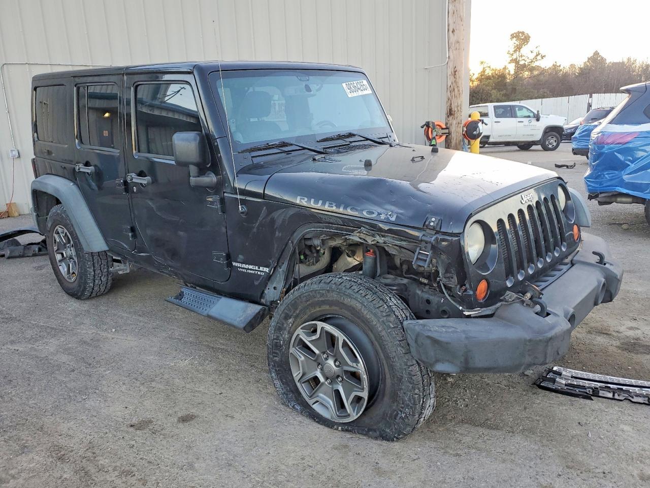2014 Jeep Wrangler Unlimited Rubicon - Image 4