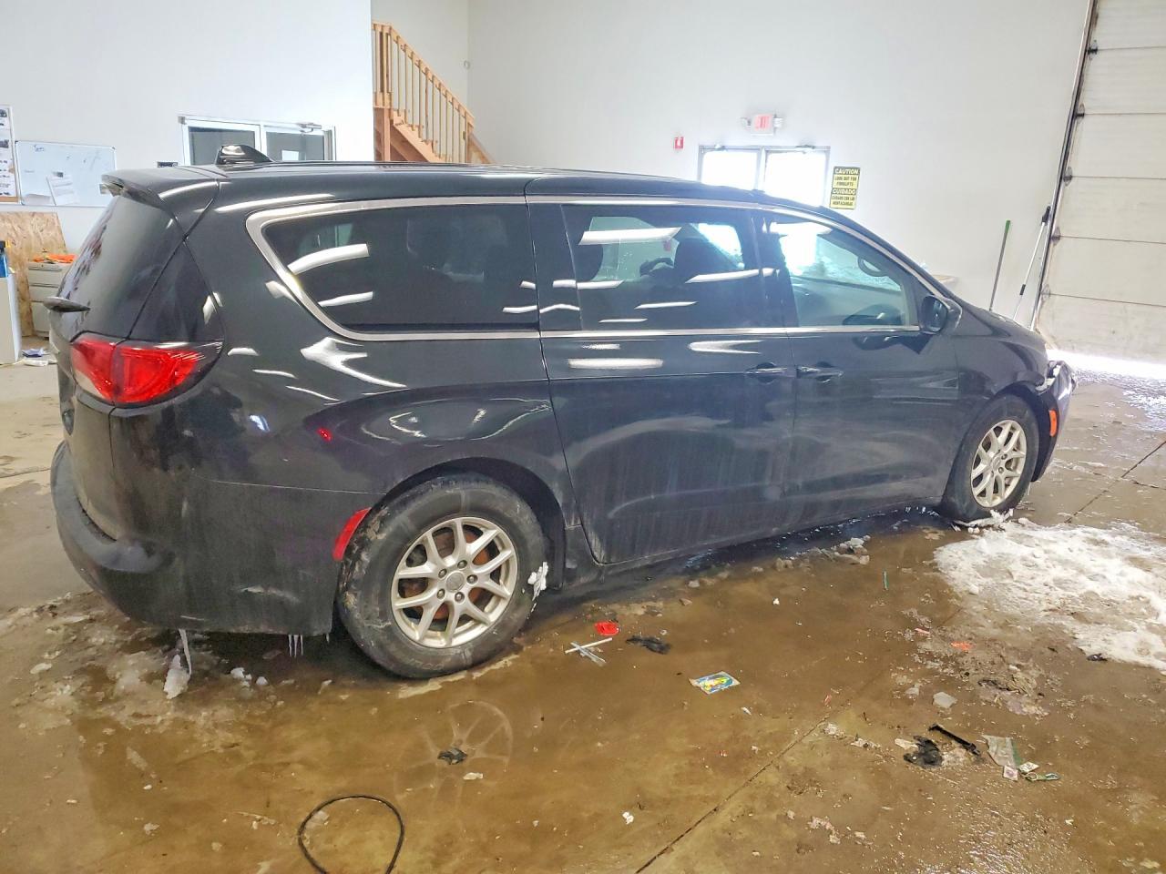 2017 Chrysler Pacifica Touring - Фото 3