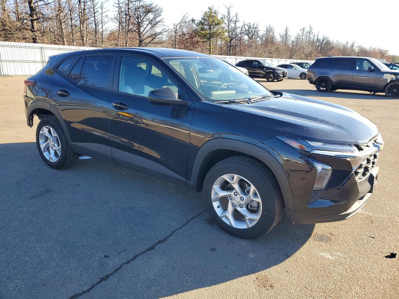 2025 Chevrolet Trax Ls - Фото 4