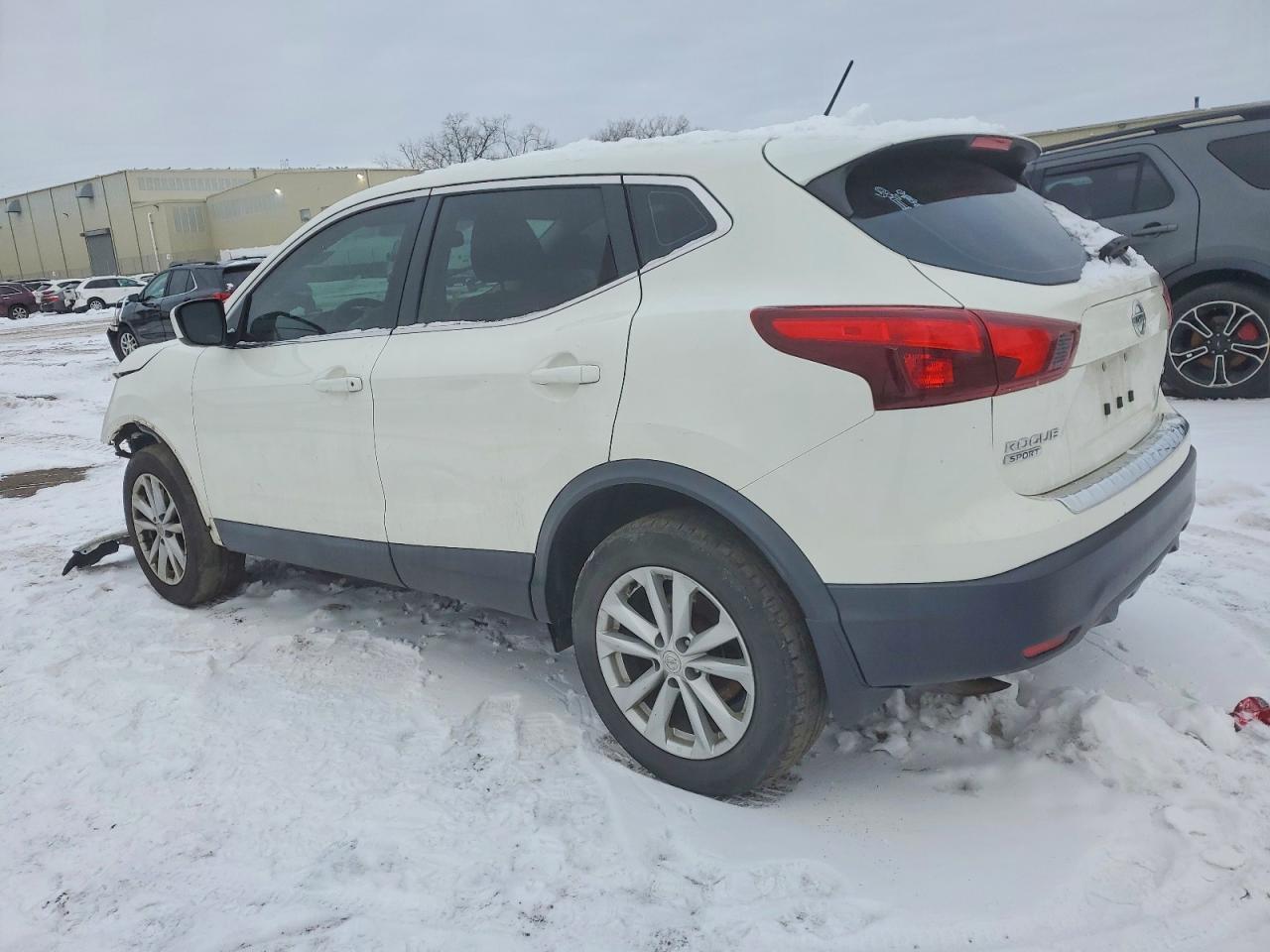 2017 Nissan Rogue Sport S - Фото 2