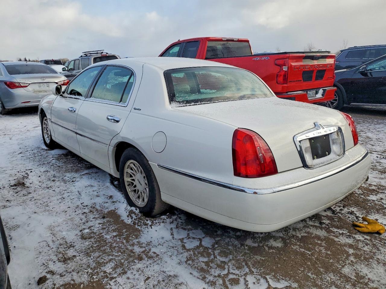 1998 Lincoln Town Car Signature - Image 2