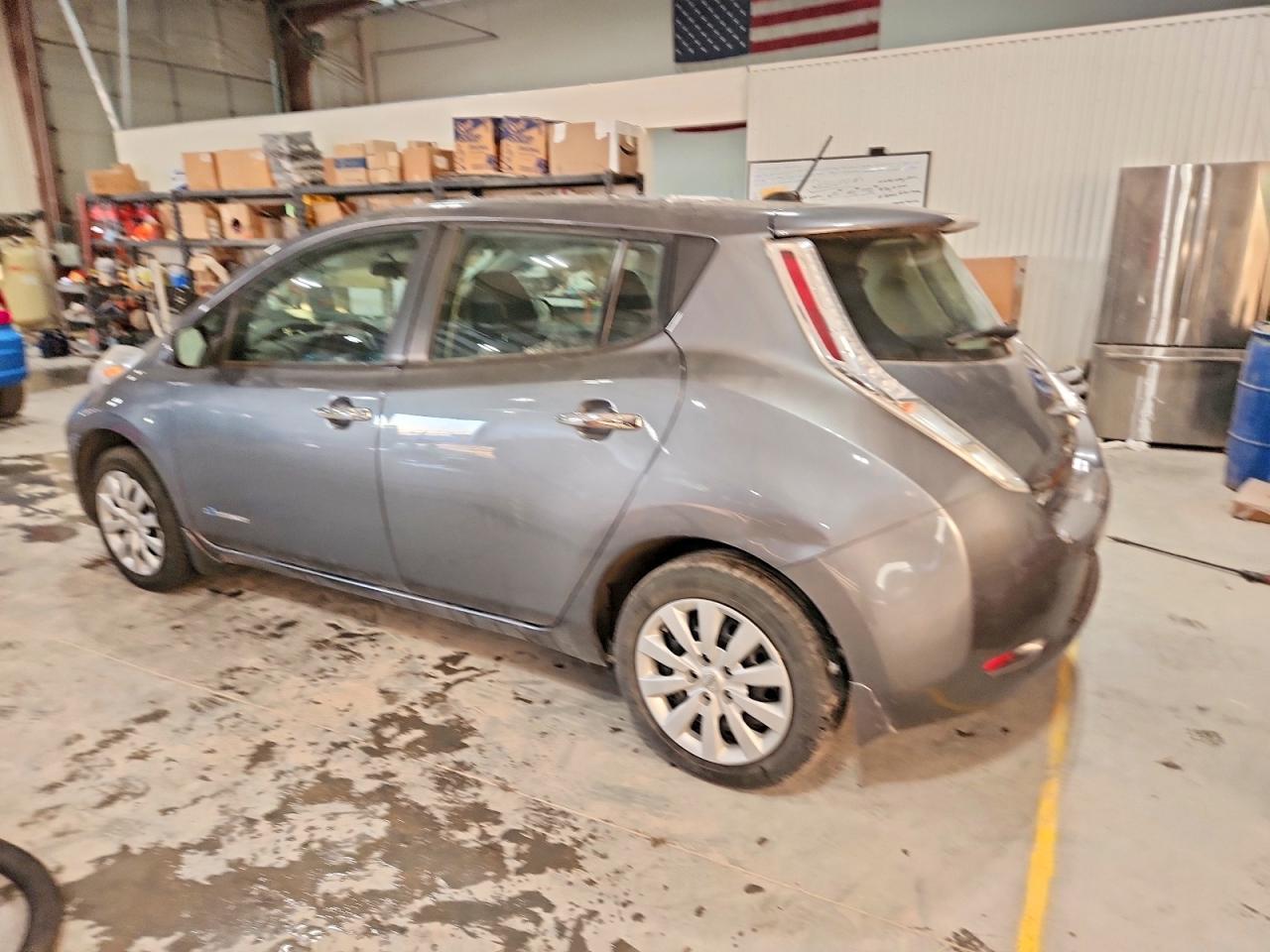 2016 Nissan Leaf S - Image 2