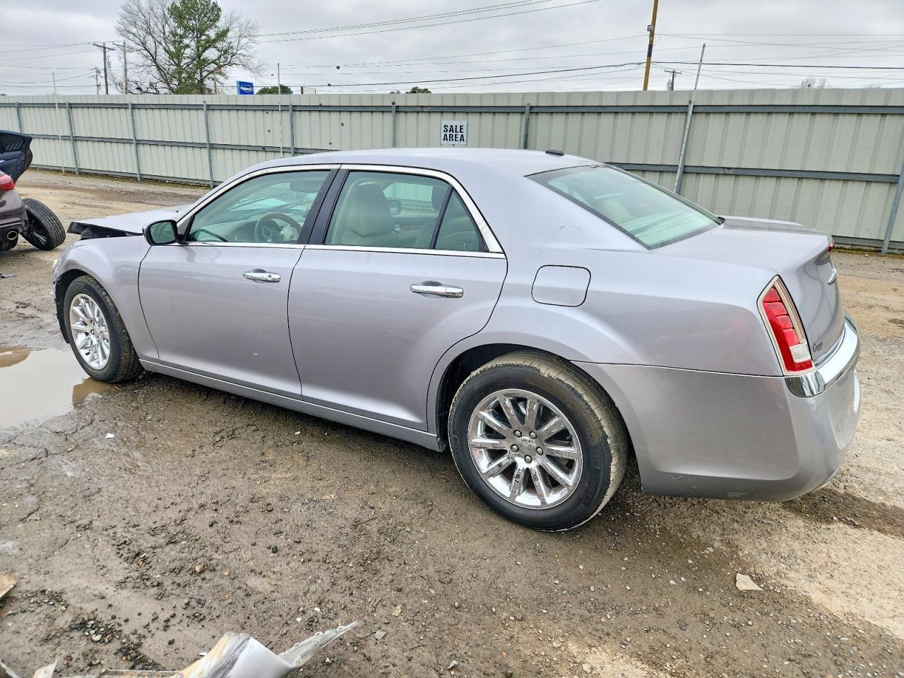 2014 Chrysler 300C - Image 2