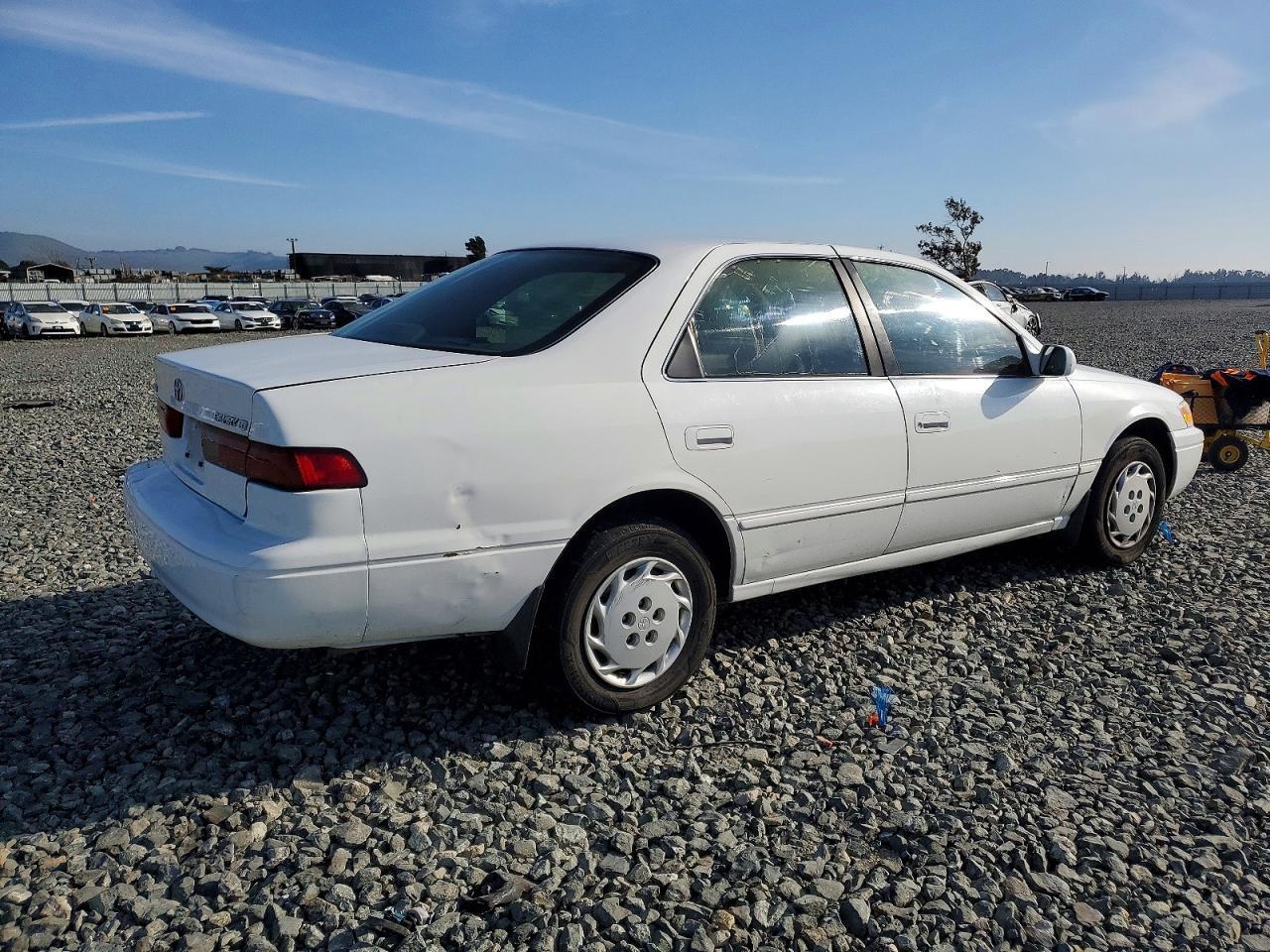 1998 Toyota Camry Ce - Фото 3