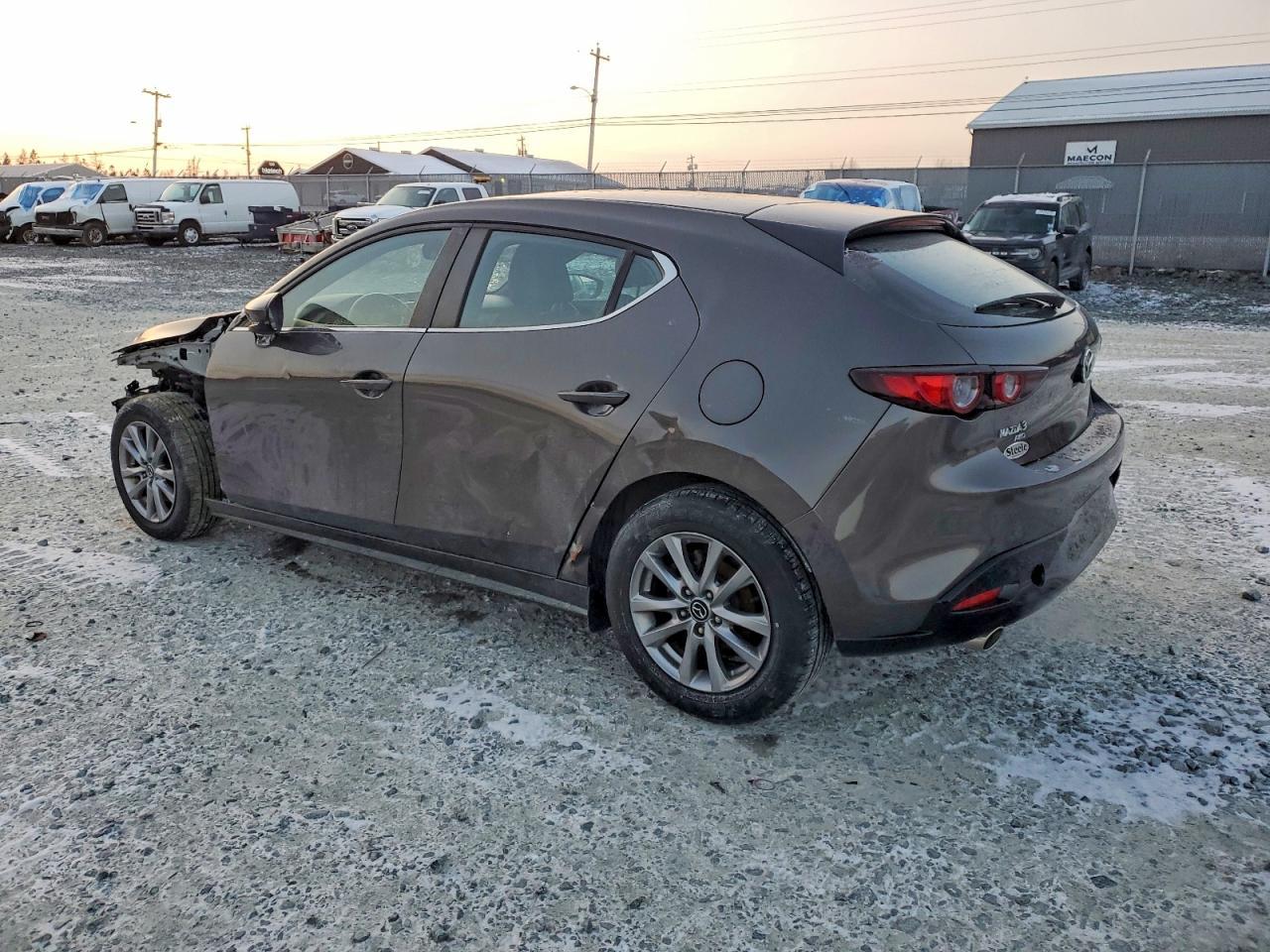 2019 Mazda 3 Preferred Plus - Фото 2