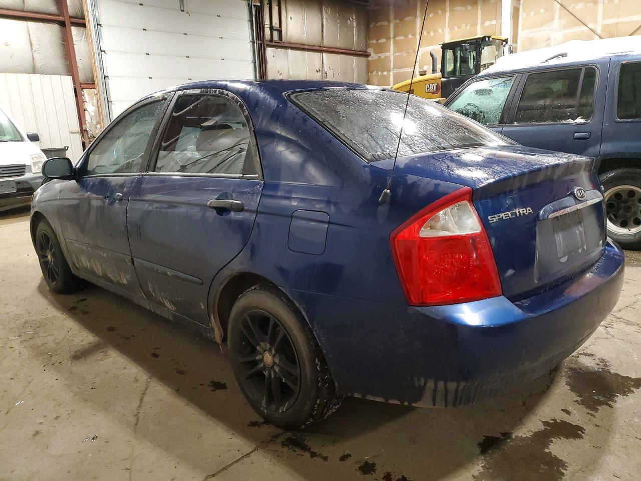 2004 Kia Spectra Lx - Image 2