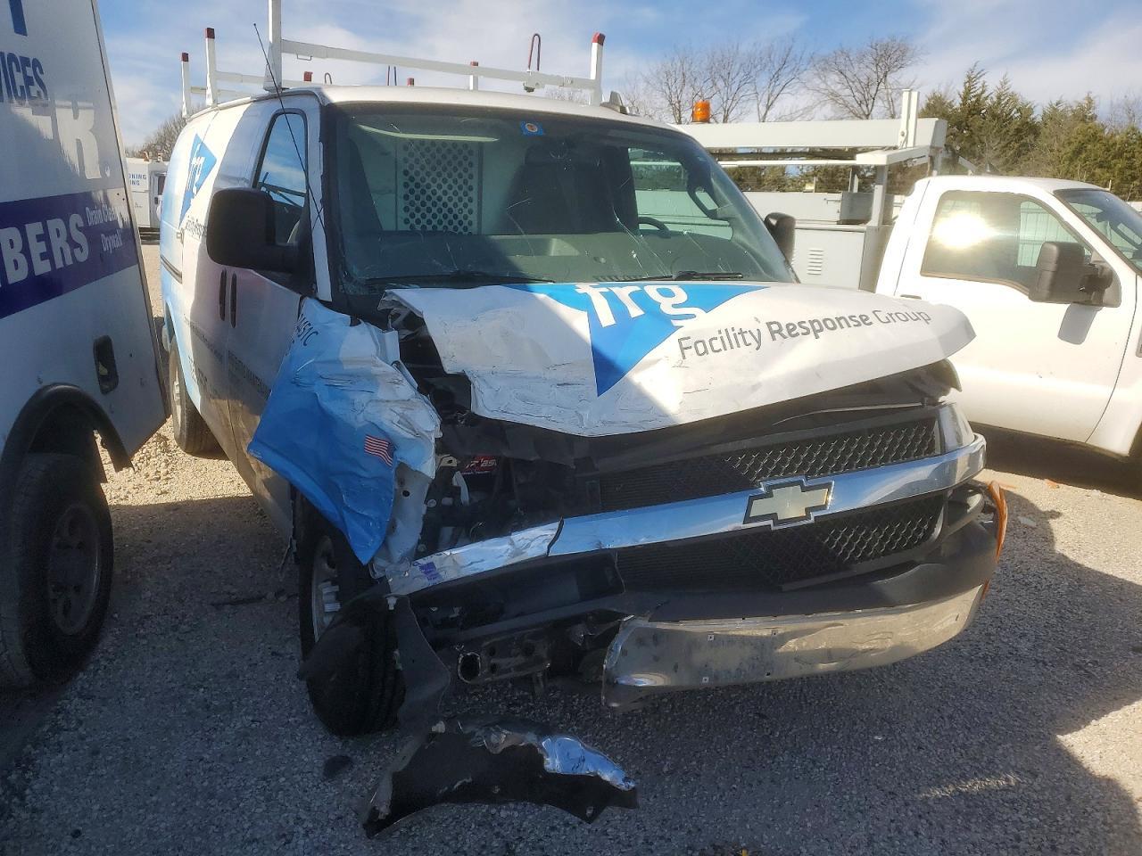 2023 Chevrolet Express 2500 Utility / Service Van - Фото 4
