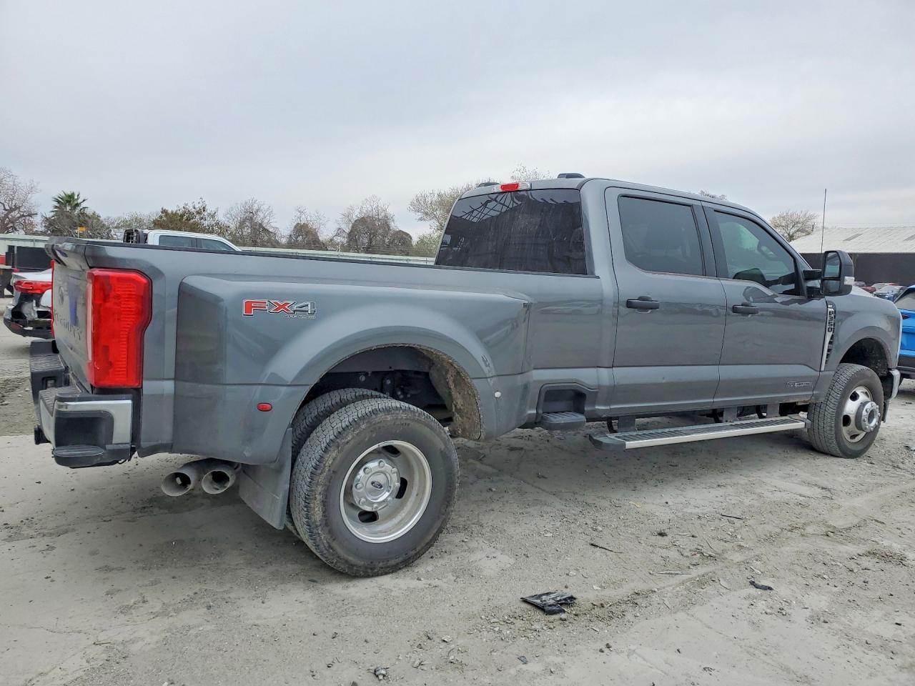2025 Ford F350 Super Duty - Image 3