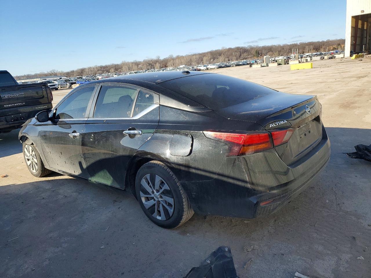 2020 Nissan Altima S - Фото 2
