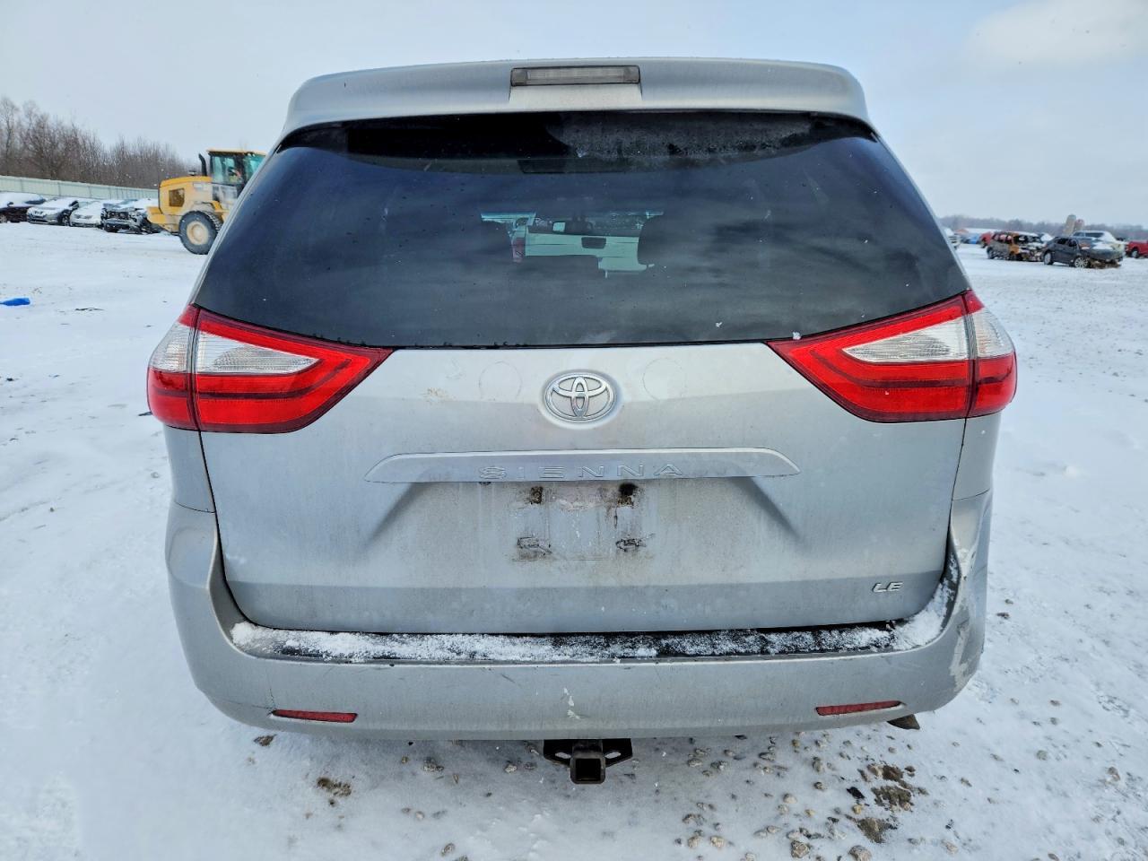 2015 Toyota Sienna Le - Image 6