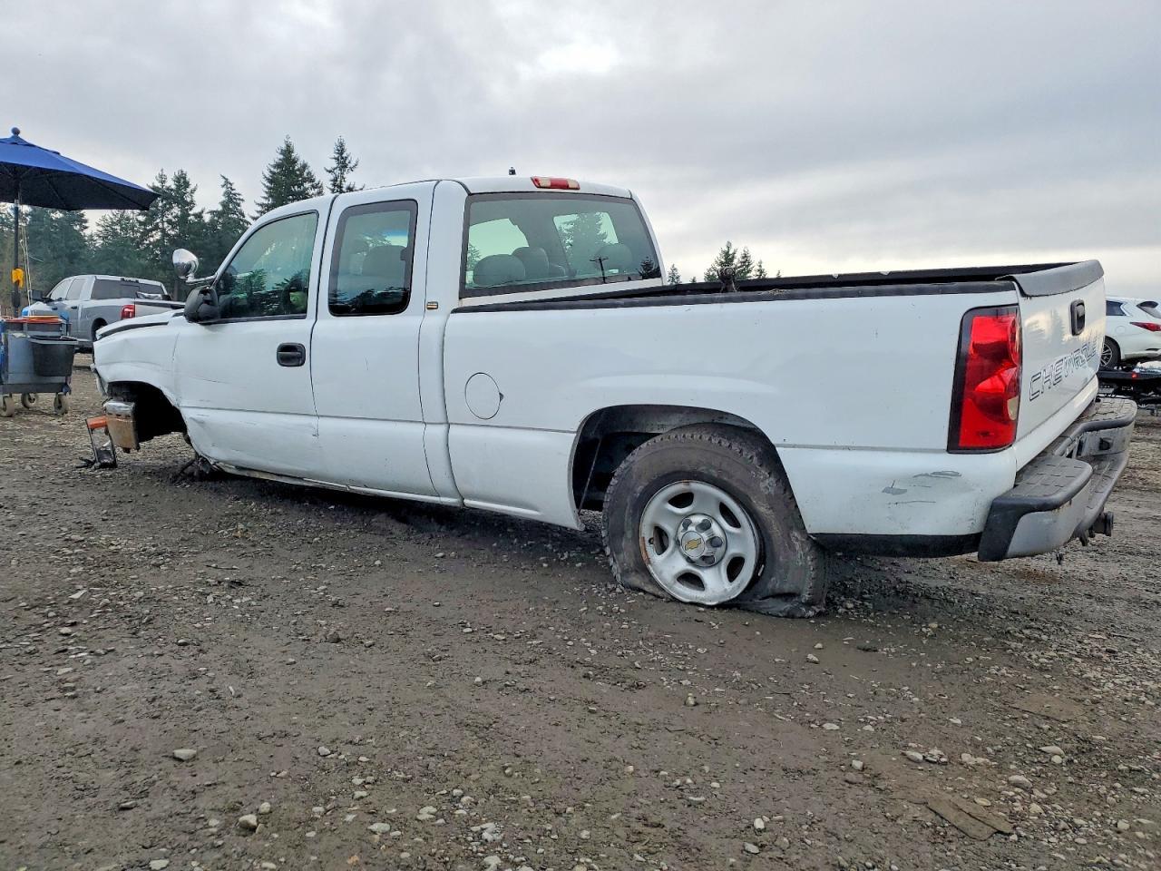 2003 Chevrolet Silverado K1500 - Image 2