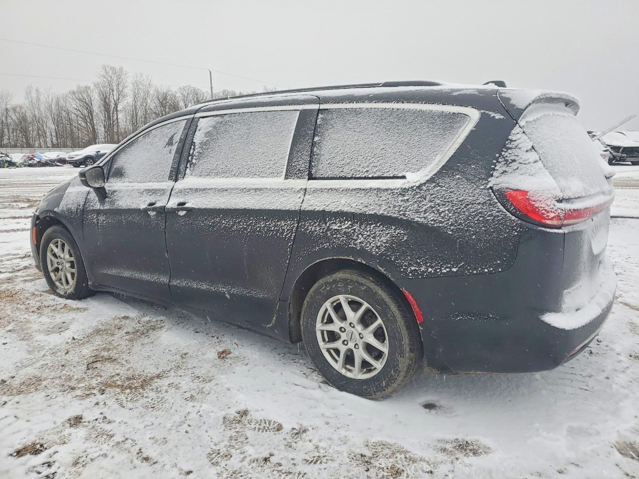 2022 Chrysler Pacifica Touring L - Image 2