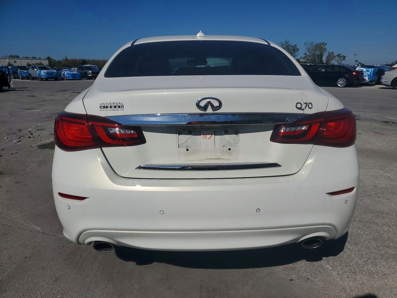 2015 Infiniti Q70 3.7 - Image 6