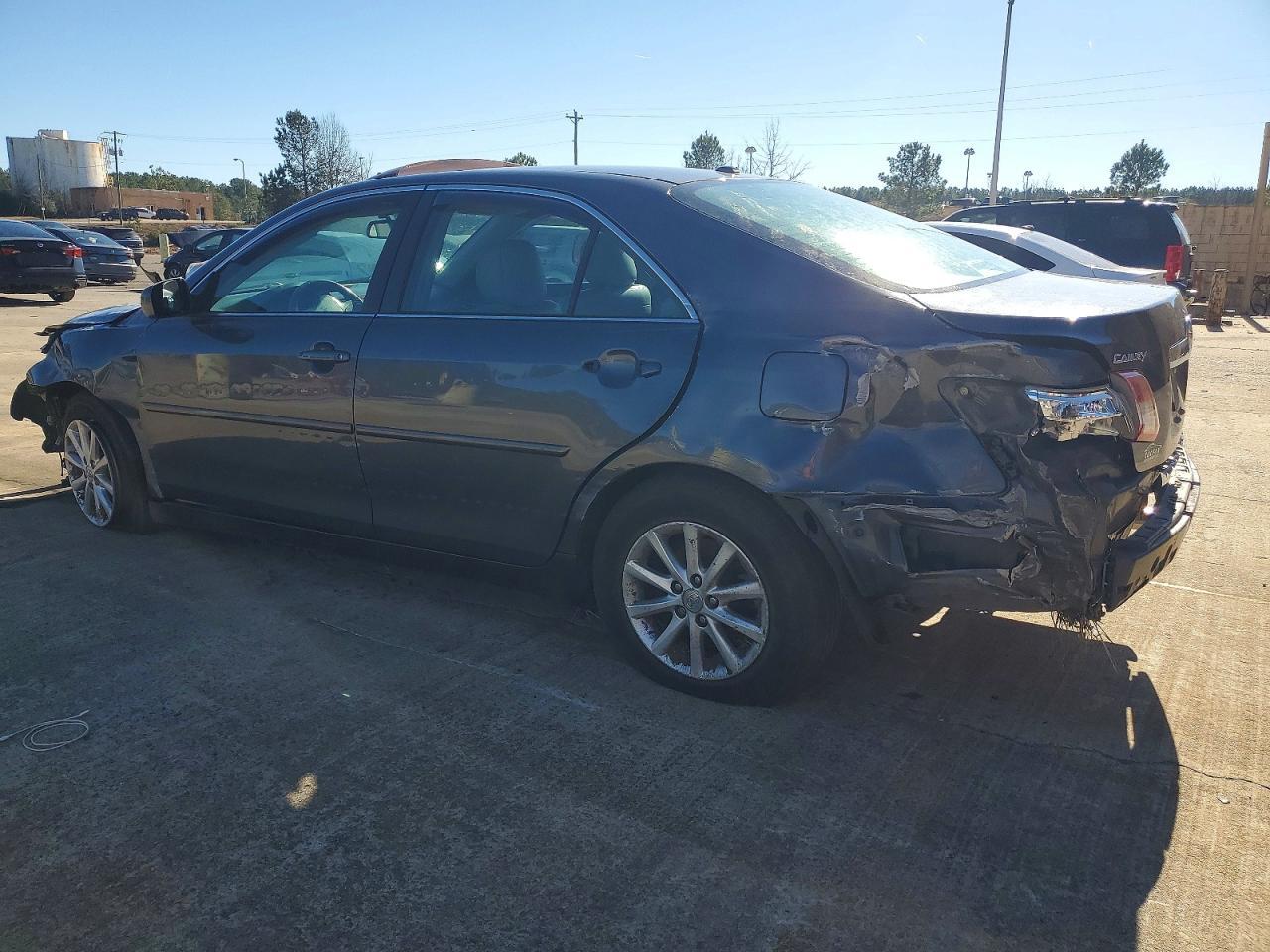 2011 Toyota Camry Base - Фото 2