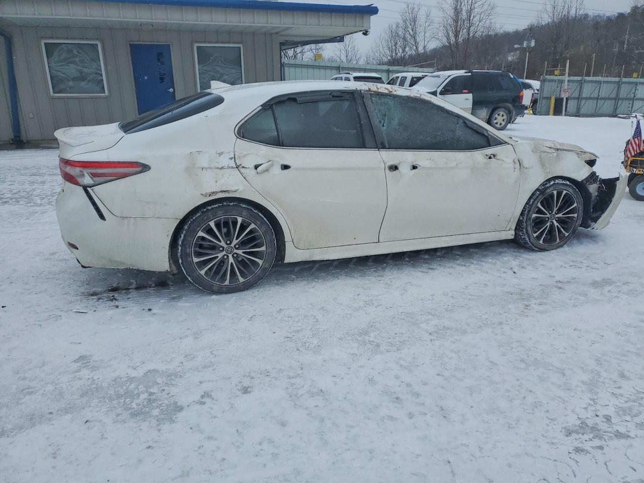 2019 Toyota Camry L - Фото 3