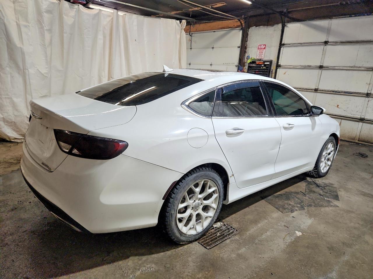 2015 Chrysler 200 C - Фото 3