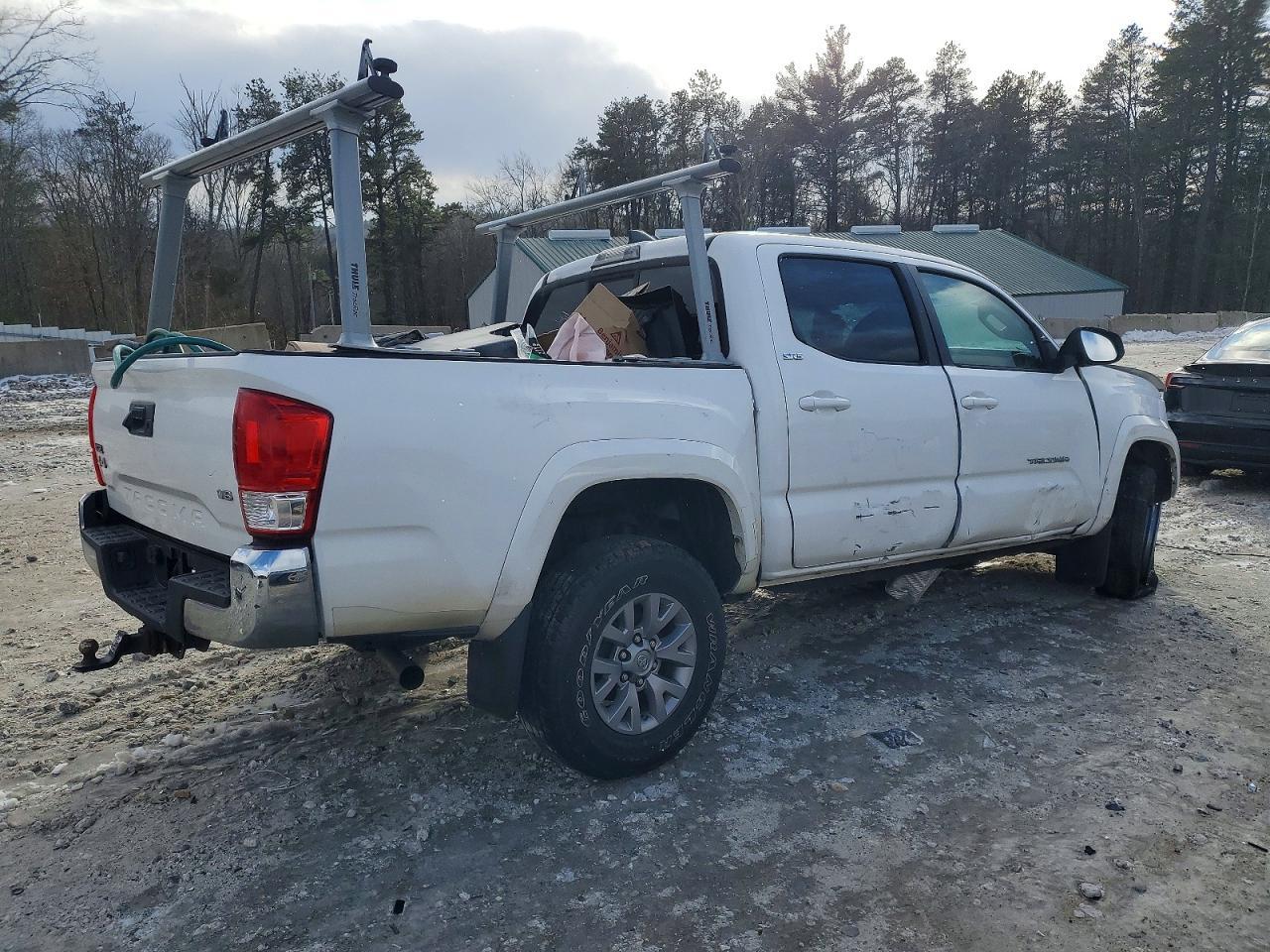 2016 Toyota Tacoma Double Cab - Image 3