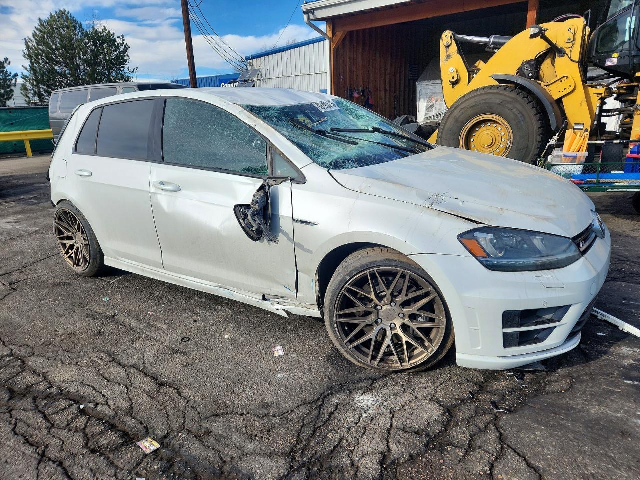 2016 Volkswagen Golf R - Image 4