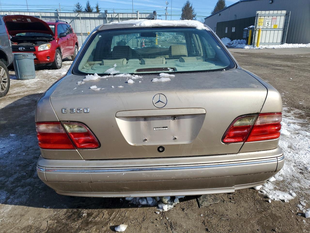2000 Mercedes-Benz E 320 - Фото 6