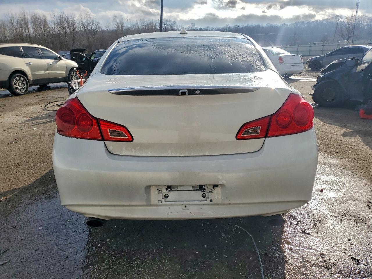 2015 Infiniti Q40 - Image 6