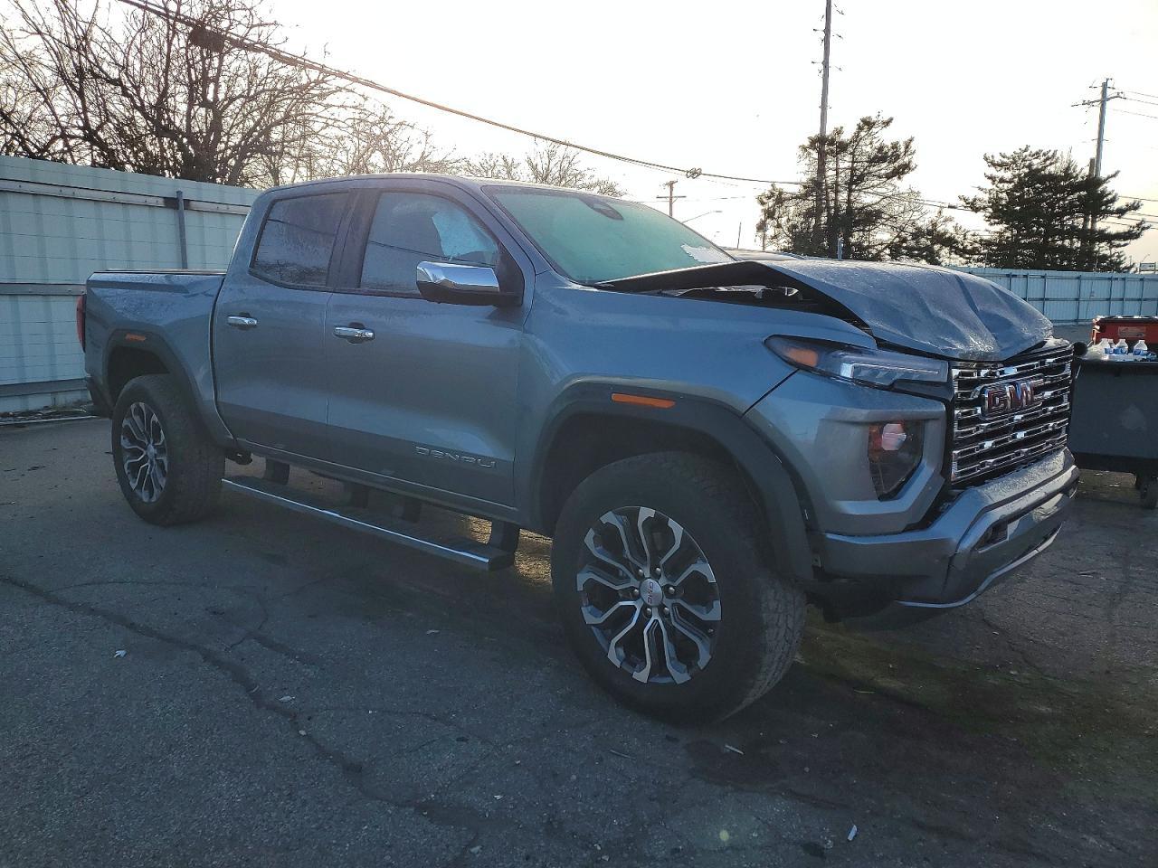 2025 GMC Canyon Denali - Image 4