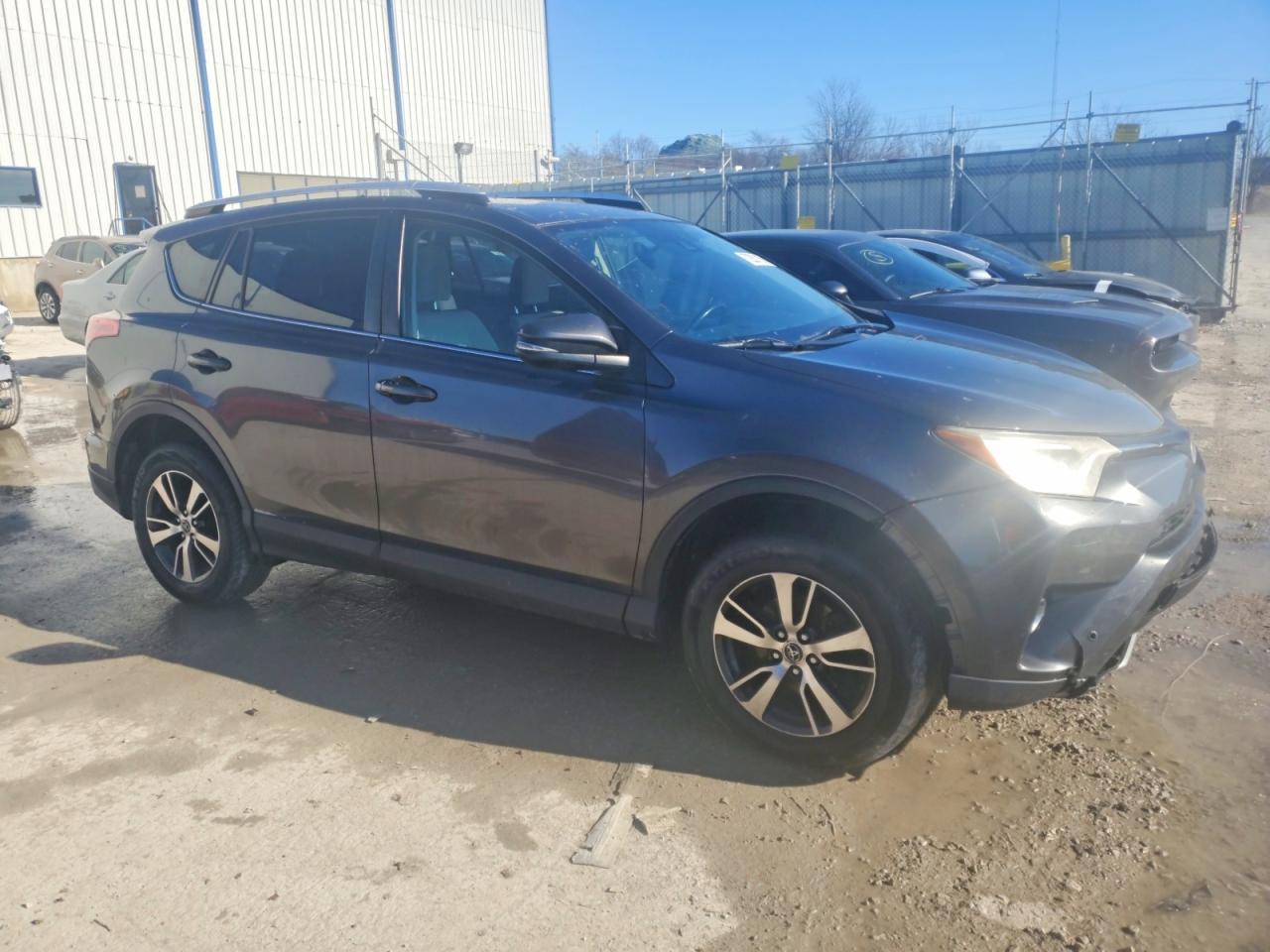 2016 Toyota Rav4 Xle - Image 4
