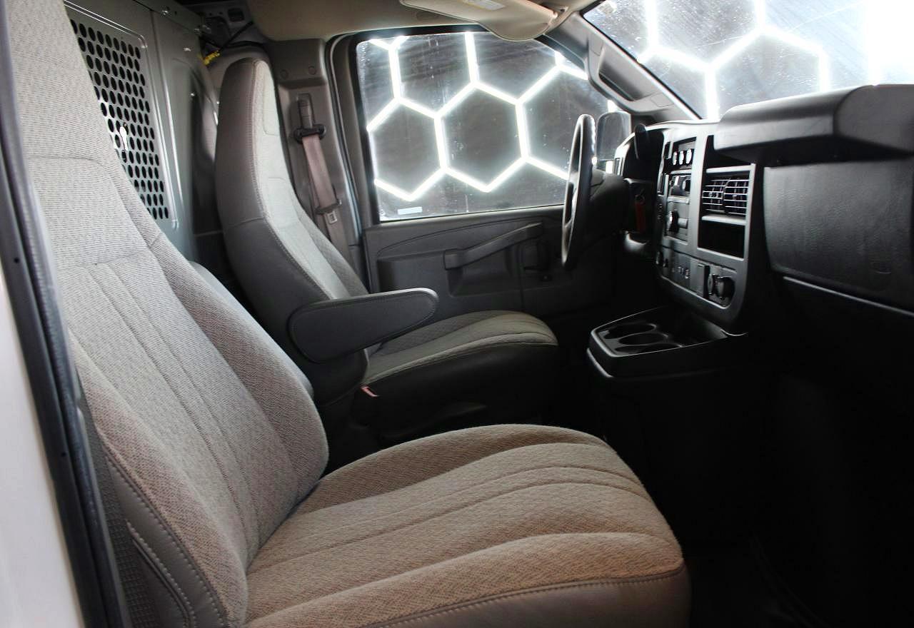 2023 GMC Savana G2500 - Фото 5