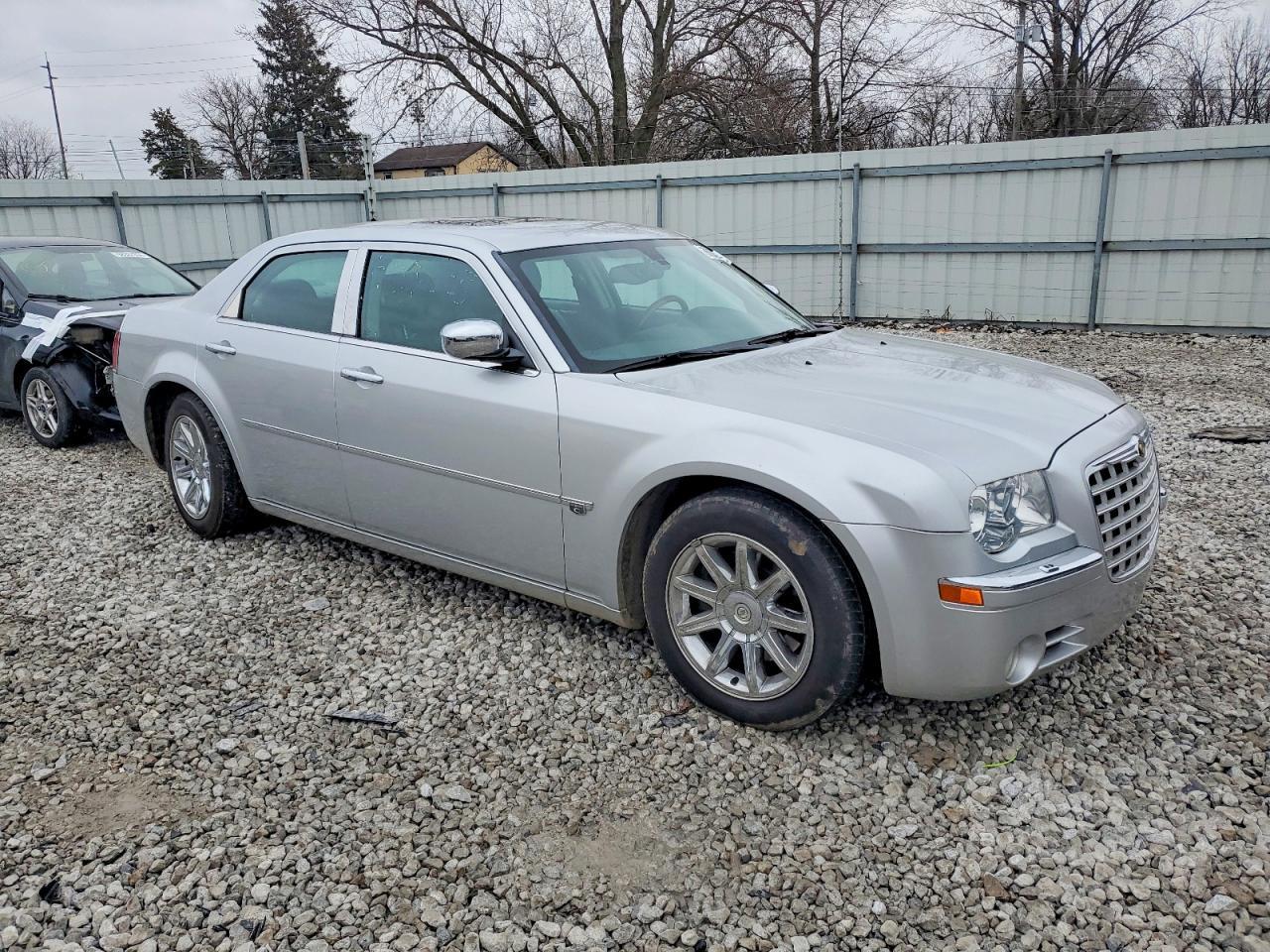 2005 Chrysler 300C - Image 4