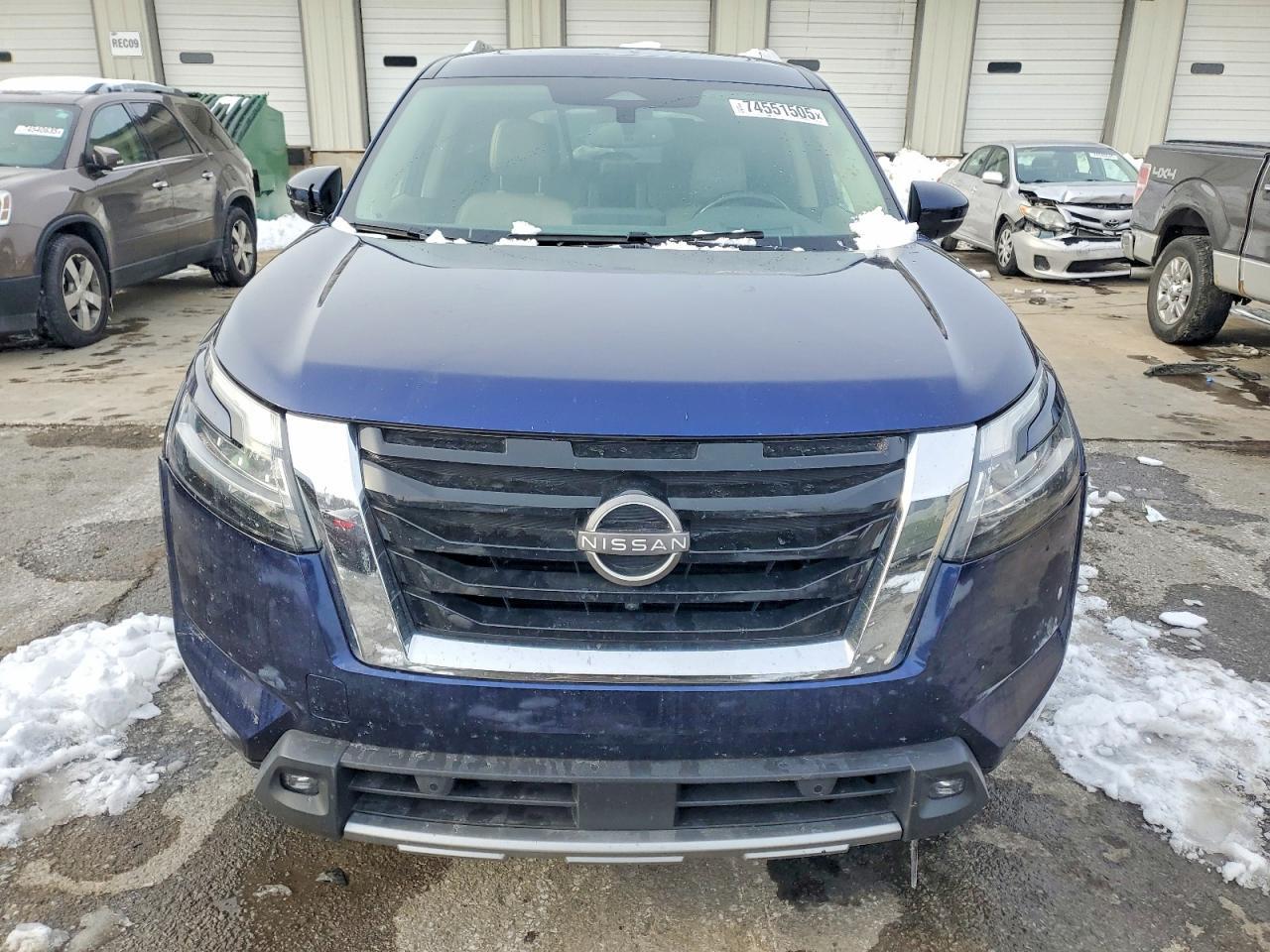 2022 Nissan Pathfinder Platinum - Image 5