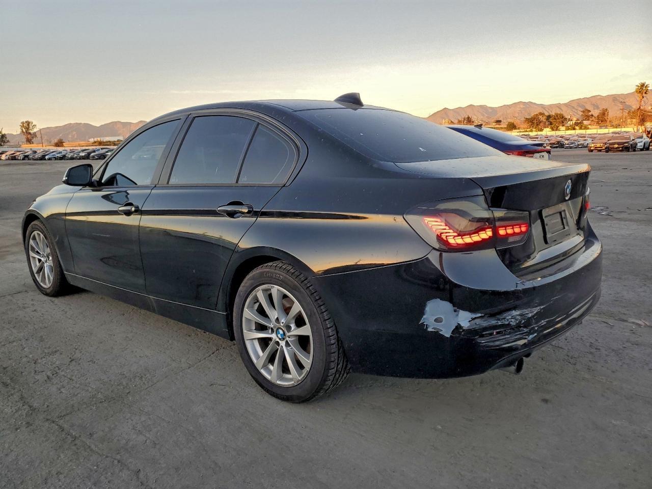 2017 BMW 320 I - Фото 2