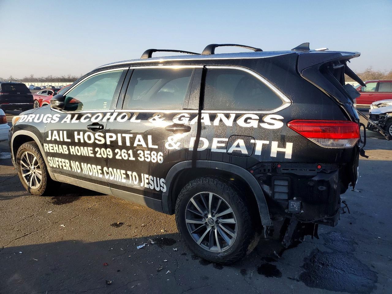 2019 Toyota Highlander Se - Фото 2