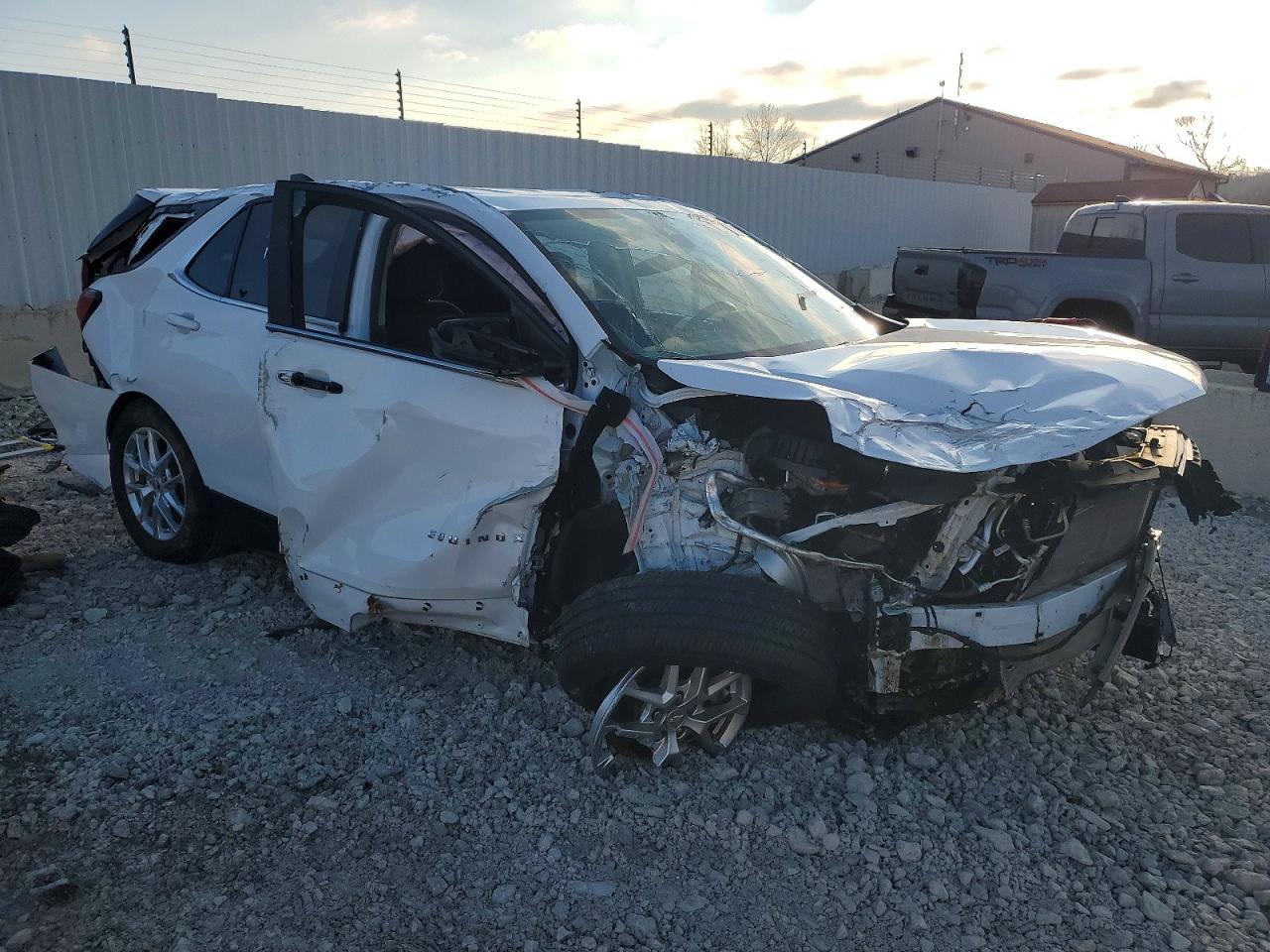 2022 Chevrolet Equinox Lt - Фото 4