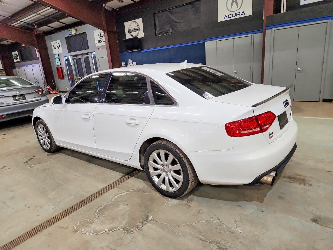 2010 Audi A4 Premium Plus - Фото 2
